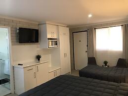 Estelle Kramer Motor Inn