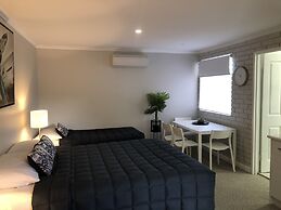 Estelle Kramer Motor Inn