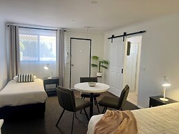 Estelle Kramer Motor Inn