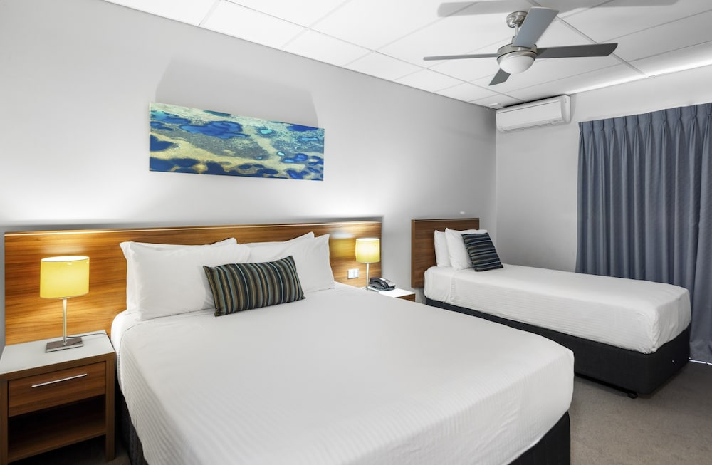 Ocean Centre Hotel