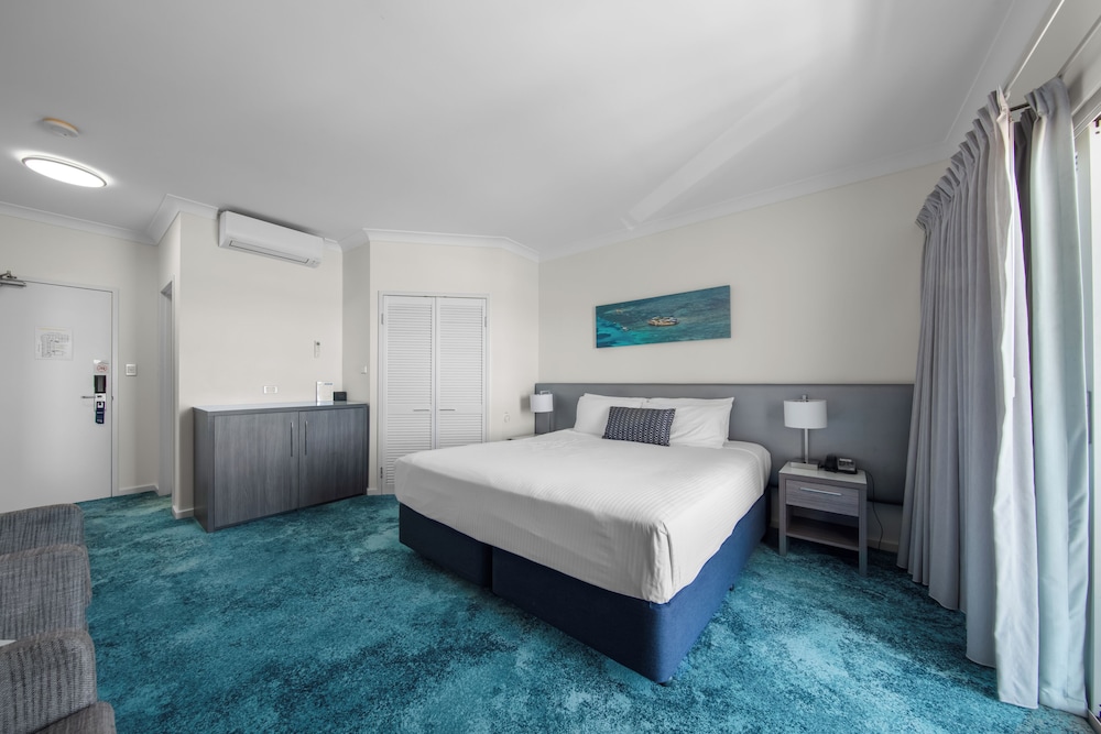 Ocean Centre Hotel