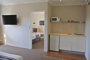 Moon River Motor Inn