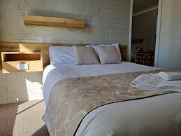 Moon River Motor Inn