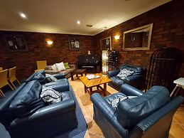 Moon River Motor Inn