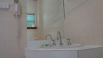 Moon River Motor Inn