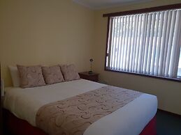 Moon River Motor Inn