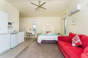 Springtide Studio Apartments