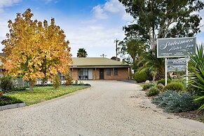Statesman Motor Inn