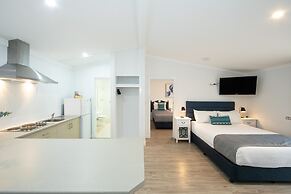 New England Motor Lodge