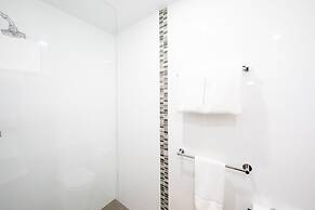 New England Motor Lodge