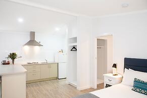 New England Motor Lodge