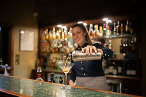 New England Motor Lodge