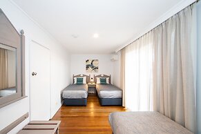 New England Motor Lodge