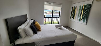 Oceanic On Thompson Apartments