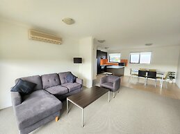 Oceanic On Thompson Apartments