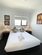 Oceanic On Thompson Apartments