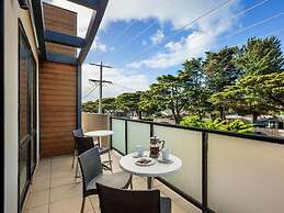 Oceanic On Thompson Apartments