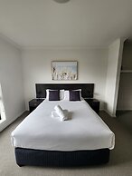 Oceanic On Thompson Apartments