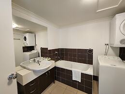 Oceanic On Thompson Apartments