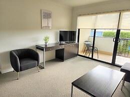 Oceanic On Thompson Apartments