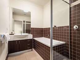 Oceanic On Thompson Apartments