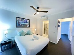 Oceanic On Thompson Apartments