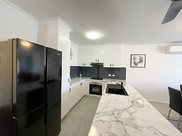 Oceanic On Thompson Apartments