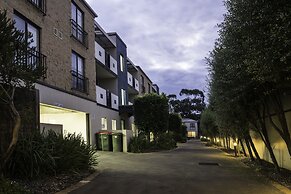 Oceanic On Thompson Apartments