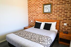 Akuna Motor Inn and Apartments