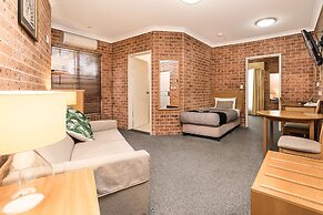 Akuna Motor Inn and Apartments