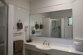 Akuna Motor Inn and Apartments