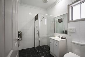 Akuna Motor Inn and Apartments