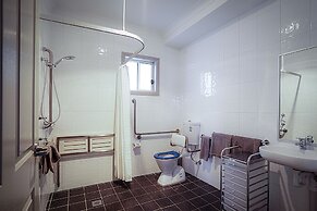 Akuna Motor Inn and Apartments