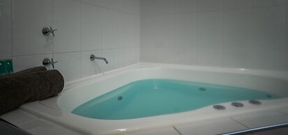 Akuna Motor Inn and Apartments