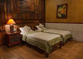 Pondok Pitaya Hotel, Surfing & Yoga