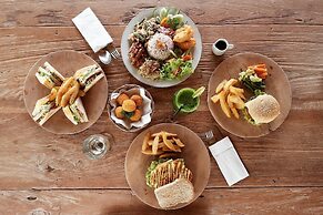 Pondok Pitaya Hotel, Surfing & Yoga