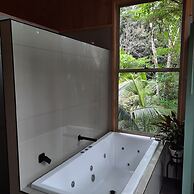 Treetops Accommodation Montville