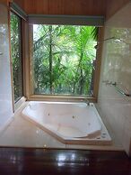 Treetops Accommodation Montville