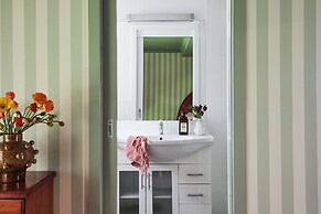 Westwood Lodge Apartments