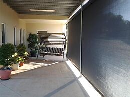 Lyreen's Apartment B&B