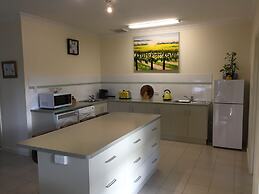 Lyreen's Apartment B&B