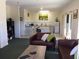 Lyreen's Apartment B&B