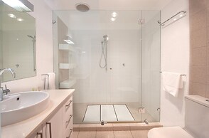 Semaphore Blue Apartments