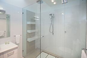 Semaphore Blue Apartments