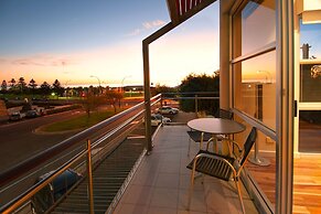 Semaphore Blue Apartments