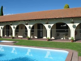 Captains Quarters Motor Inn