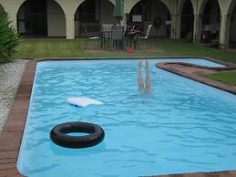 Captains Quarters Motor Inn