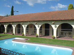 Captains Quarters Motor Inn