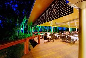 Albatross Bay Resort