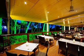 Albatross Bay Resort